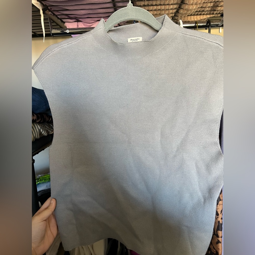 A&F mock neck top sz L